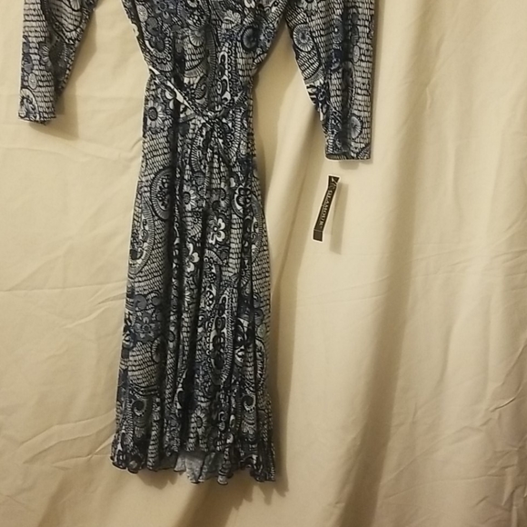 Dress - Picture 2 of 5